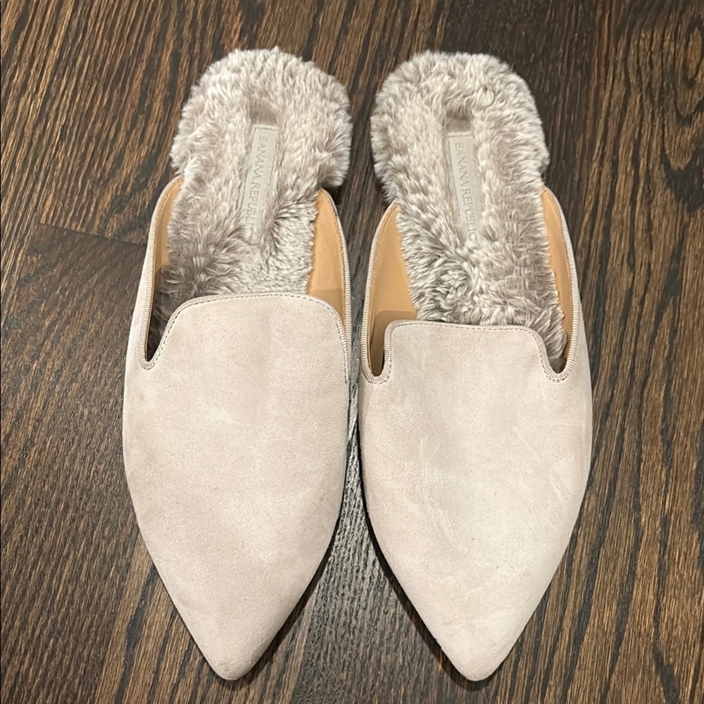 Banana Republic Gray Slip-On Mules with furry inside